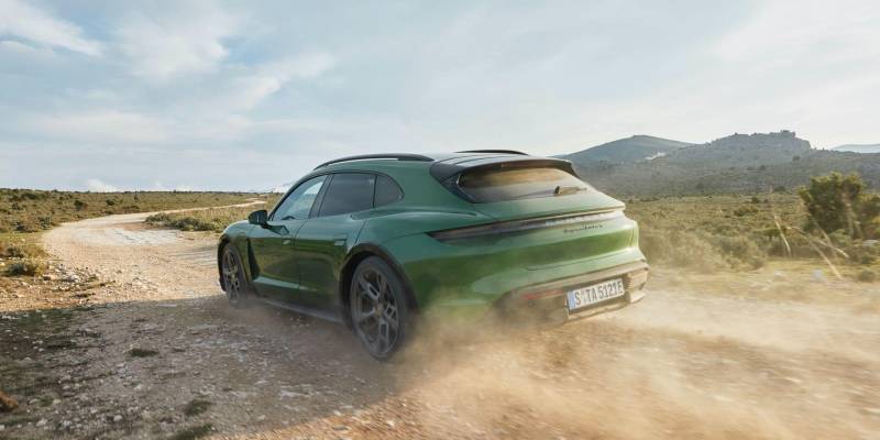 Porsche Taycan Turbo S Cross Turismo à Châtenay-en-France