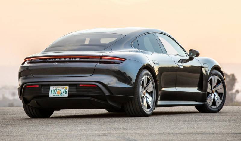 le magnifique porsche taycan à metz