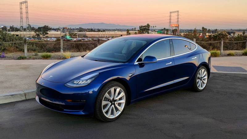 TESLA MODEL 3